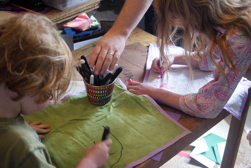 Hoe to decorate cloth napkins as a wonderful gift idea - a tutorial from Muse of the Morning