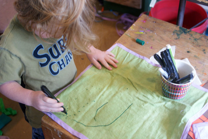 Hoe to decorate cloth napkins as a wonderful gift idea - a tutorial from Muse of the Morning