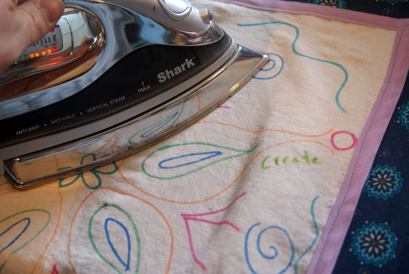 Hoe to decorate cloth napkins as a wonderful gift idea - a tutorial from Muse of the Morning