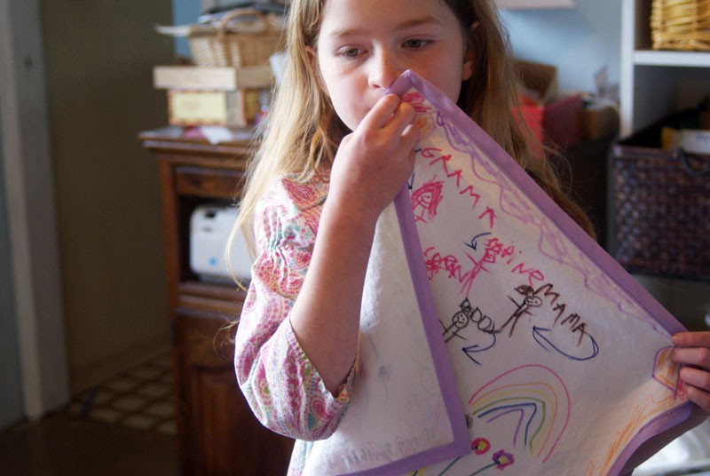 Hoe to decorate cloth napkins as a wonderful gift idea - a tutorial from Muse of the Morning
